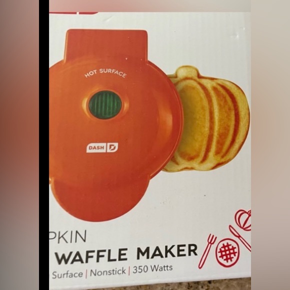 NEW} [Dash] {Mini Pumpkin Waffle Maker Pancake Eggs - Picture 2 of 2